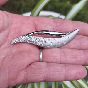 Swarovski Crystal Matte Brushed Rhodium Plated Silver Tone Brooch